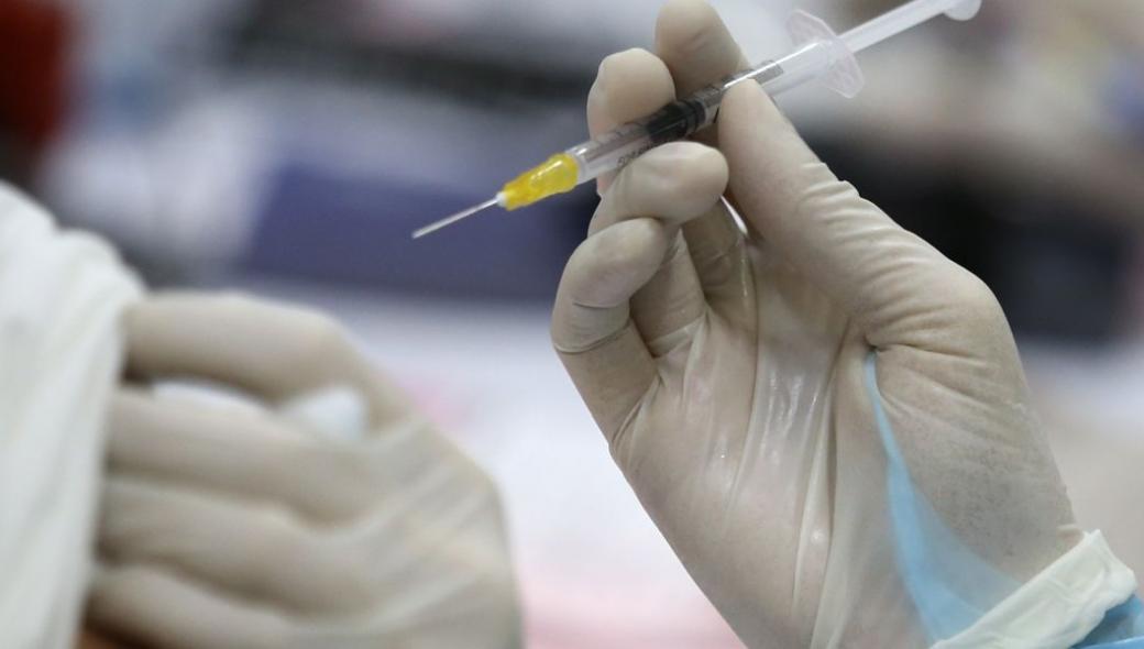 Μαζί με τον κορωνοϊό και η… γρίπη: Νέες παραγγελίες εκατομμυρίων εμβολίων για το «καλό» μας